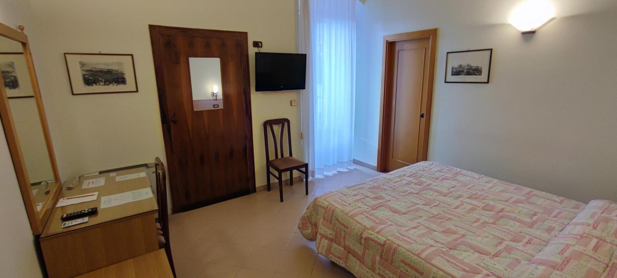 מסניה Hotel Castello מראה חיצוני תמונה