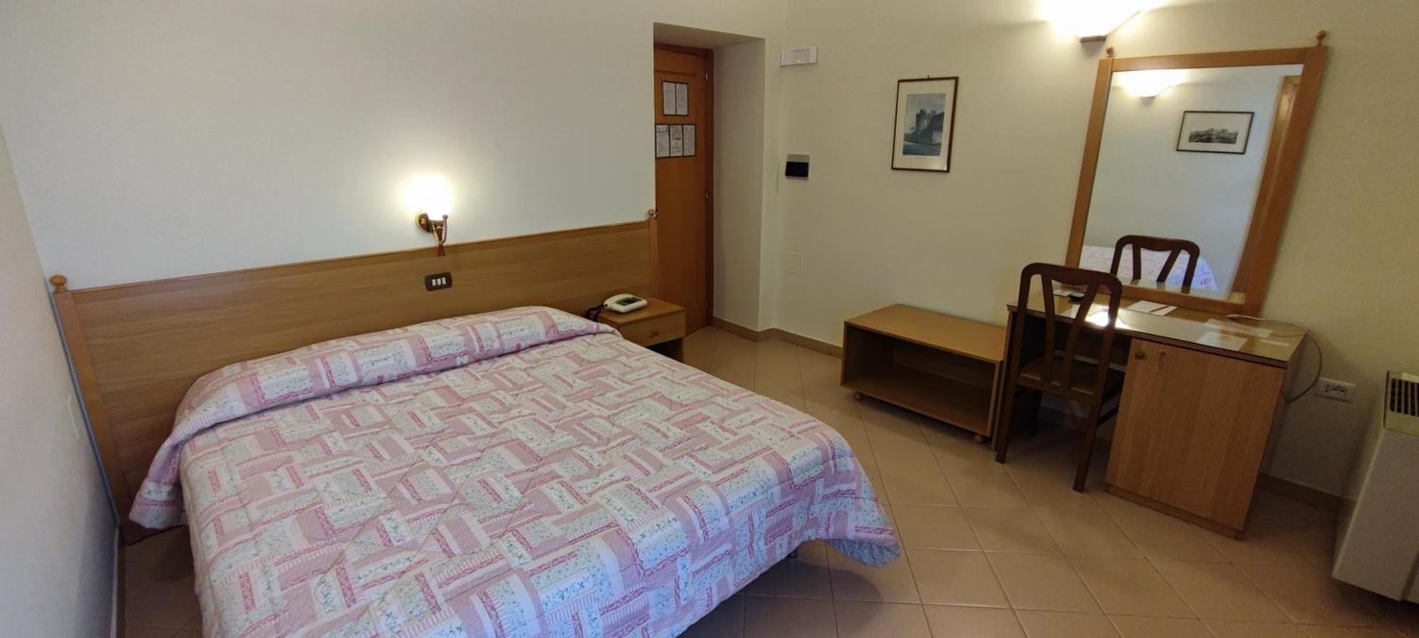 מסניה Hotel Castello מראה חיצוני תמונה