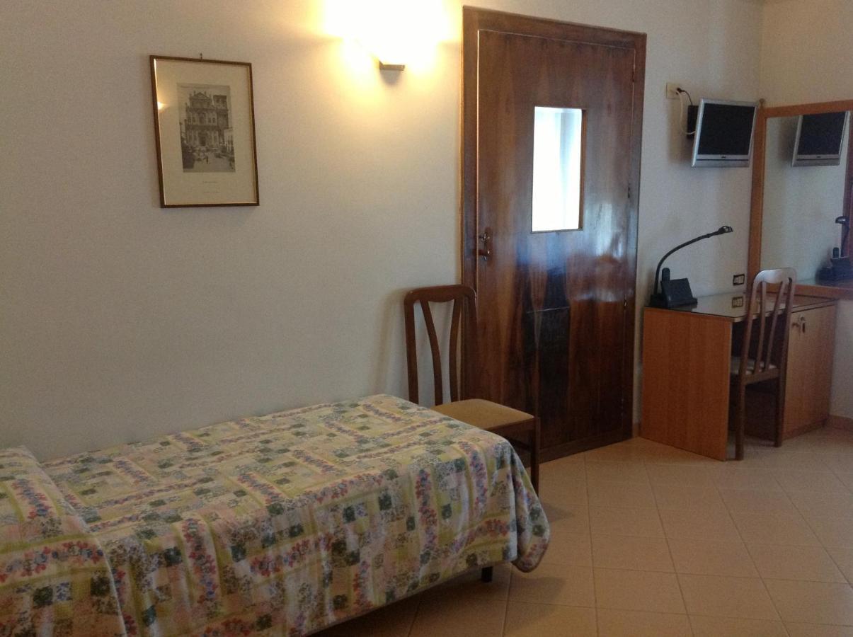 מסניה Hotel Castello חדר תמונה
