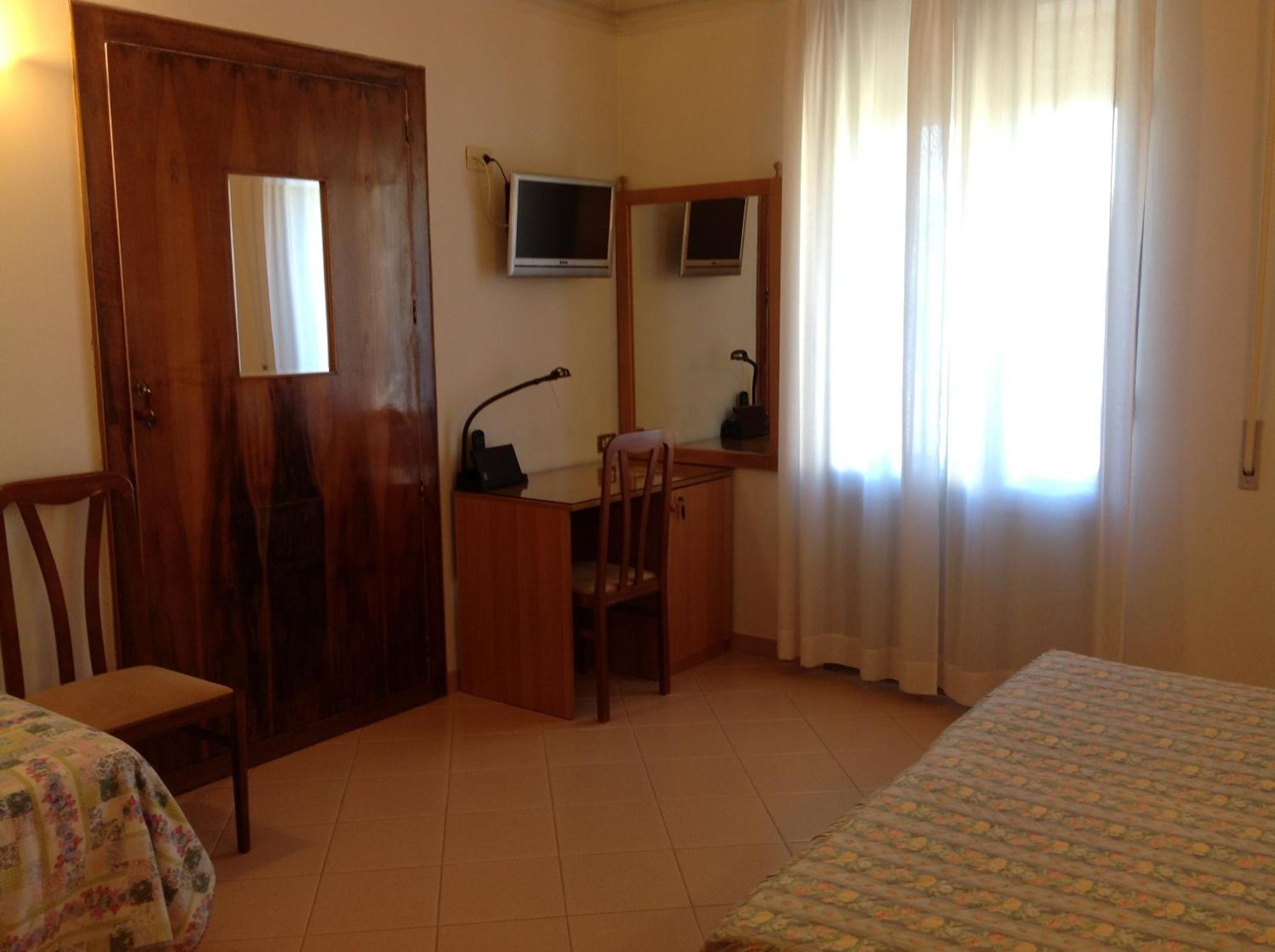 מסניה Hotel Castello מראה חיצוני תמונה